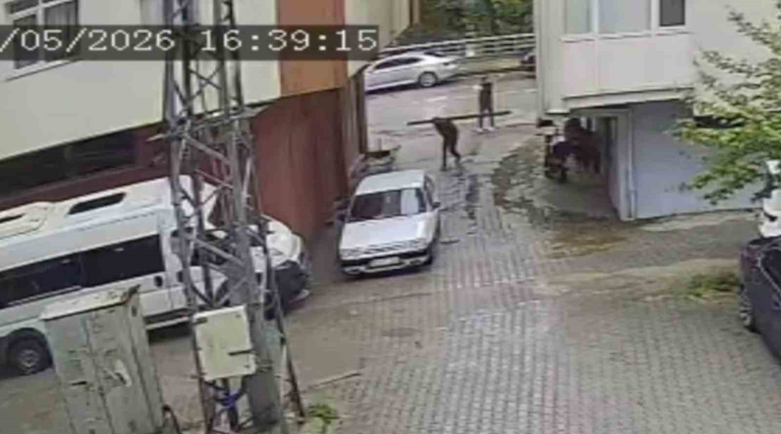Kuzenini sokak ortasında vurmuştu: O anlar güvenlik kamerasında 4 kuzenini sokak ortasinda vurmustu o anlar guvenlik kamerasinda 0 vHGf2Rpv