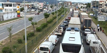 kuzey-egede-trafikte-9-gunluk-bayram-tatili-yogunlugu-basladi-umiFeHJ1.jpg