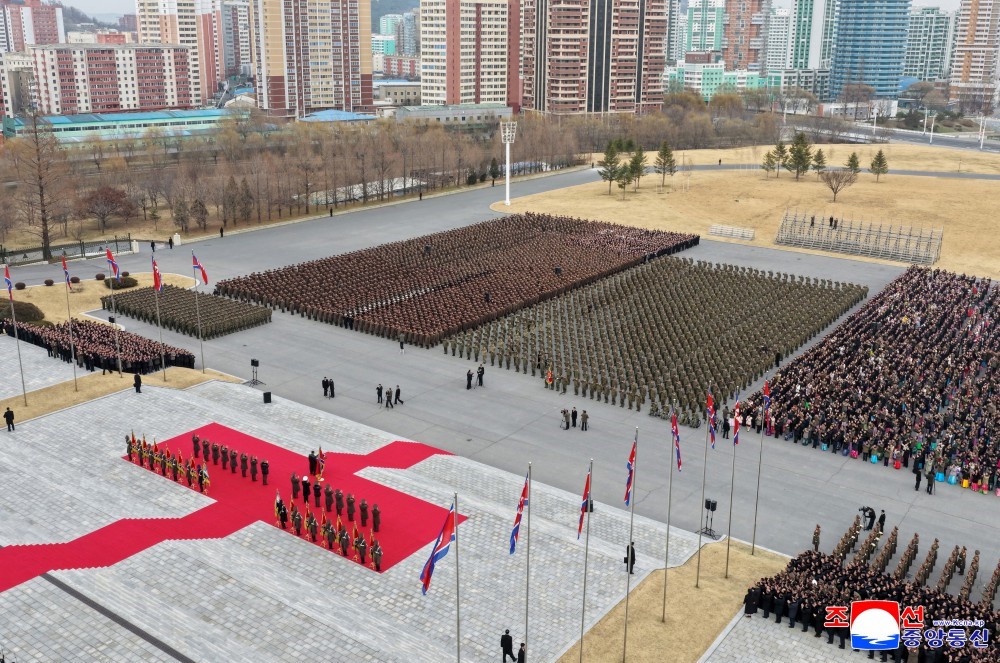 Kuzey Kore lideri Kim, Kursk cephesinden dönen askerlerini devlet nişanı ile onurlandırdı 18 kuzey kore lideri kim kursk cephesinden donen askerlerini devlet nisani ile onurlandirdi 14 FIYQRJwq