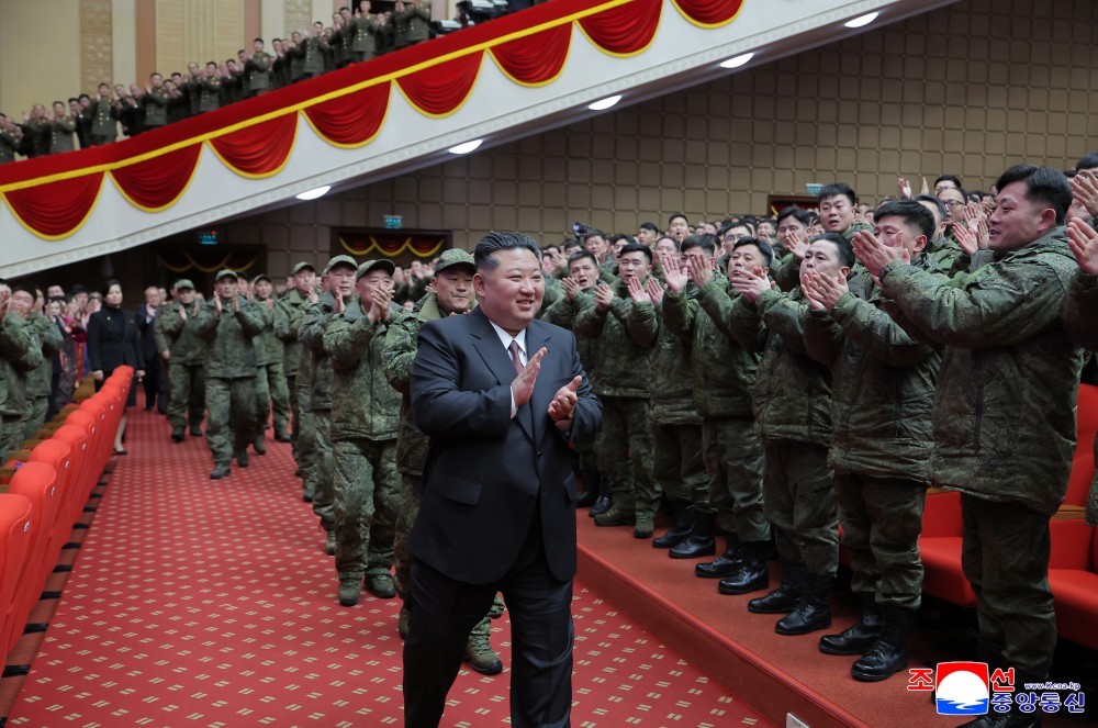 Kuzey Kore lideri Kim, Kursk cephesinden dönen askerlerini devlet nişanı ile onurlandırdı 6 kuzey kore lideri kim kursk cephesinden donen askerlerini devlet nisani ile onurlandirdi 2 wry8kH7s