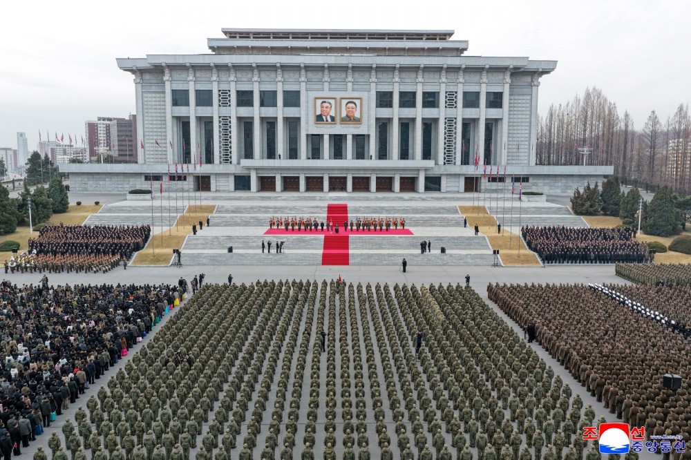 Kuzey Kore lideri Kim, Kursk cephesinden dönen askerlerini devlet nişanı ile onurlandırdı 11 kuzey kore lideri kim kursk cephesinden donen askerlerini devlet nisani ile onurlandirdi 7