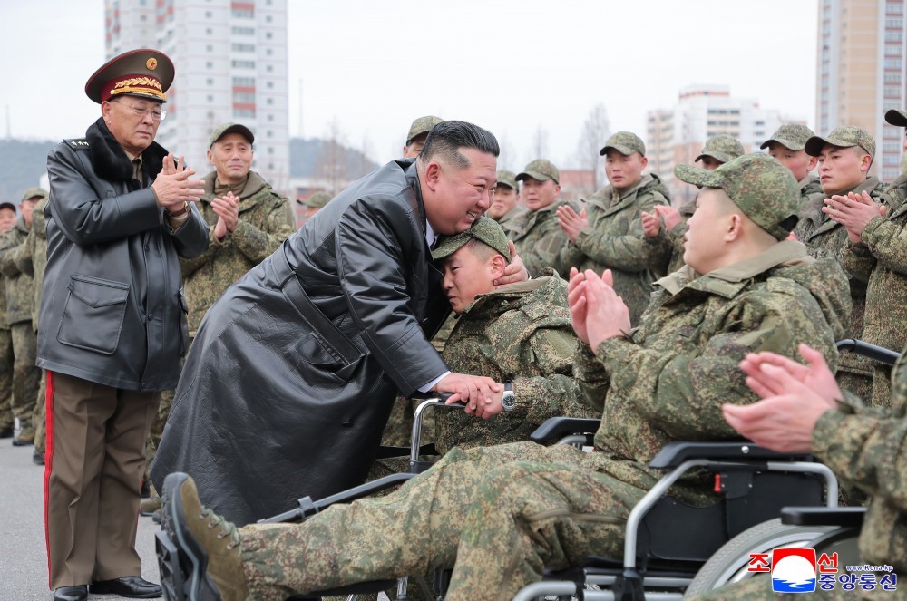Kuzey Kore lideri Kim, Kursk cephesinden dönen askerlerini devlet nişanı ile onurlandırdı 12 kuzey kore lideri kim kursk cephesinden donen askerlerini devlet nisani ile onurlandirdi 8 VpCTPcmZ