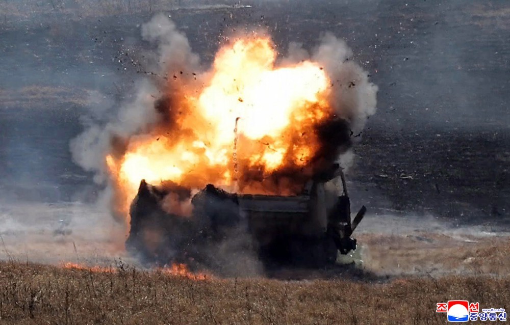 kuzey korede tank birliklerinin katilimiyla taktik saldiri tatbikati 13 5Mspj5fz