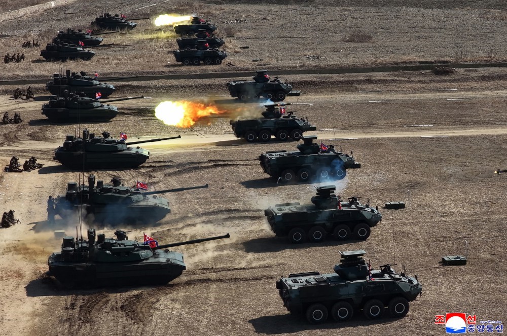 kuzey korede tank birliklerinin katilimiyla taktik saldiri tatbikati 2 6hz4DH2c