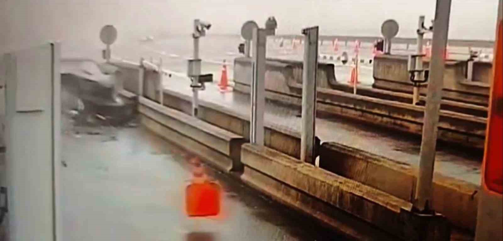 kuzey marmara giselerinde arac bariyerlere carpti 1 yarali 0 d837Xfuw