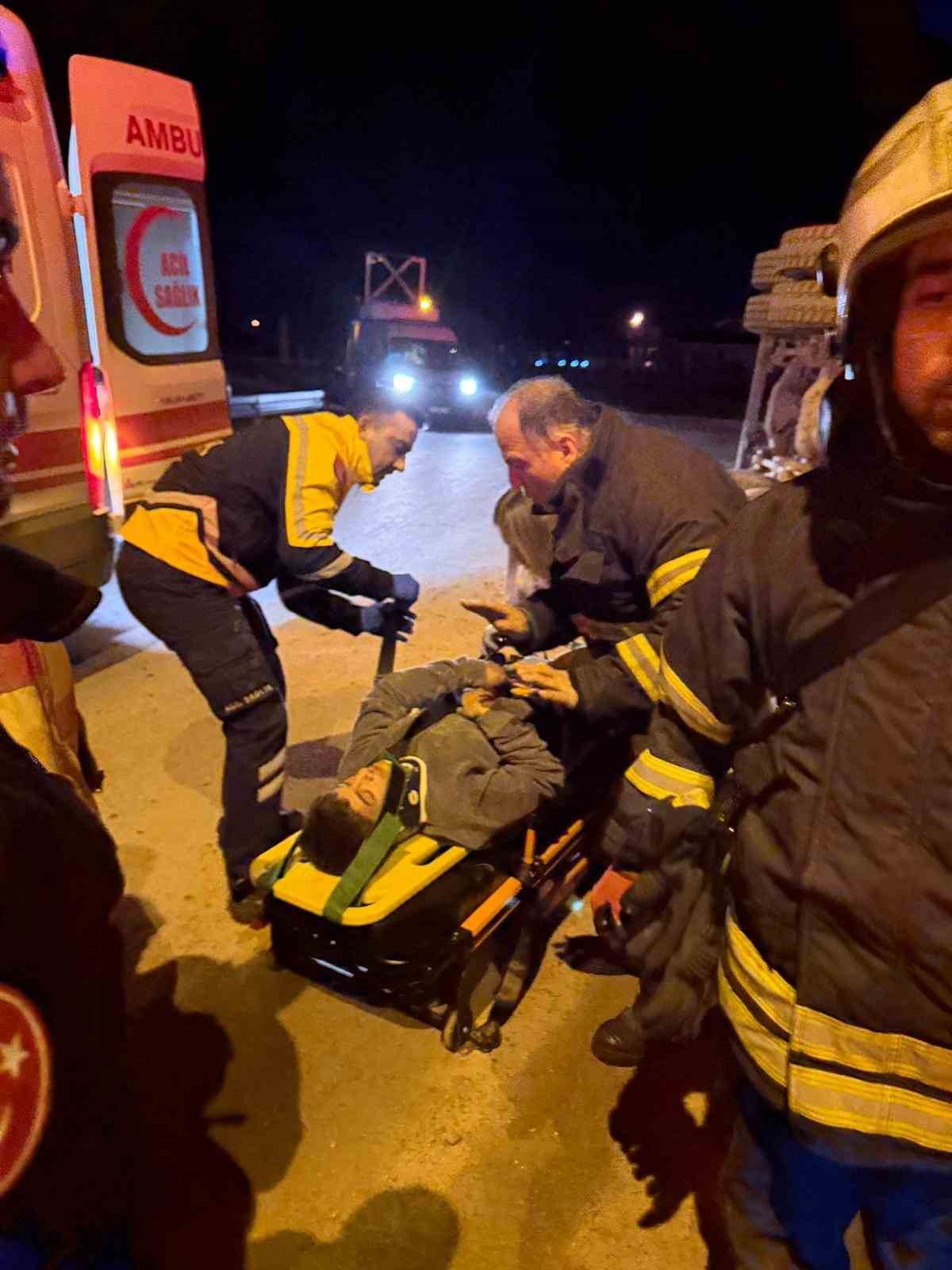 Kuzey Marmara Otoyolu girişinde beton mikseri devrildi: 2 yaralı 7 kuzey marmara otoyolu girisinde beton mikseri devrildi 2 yarali 3 XCA5YgiR