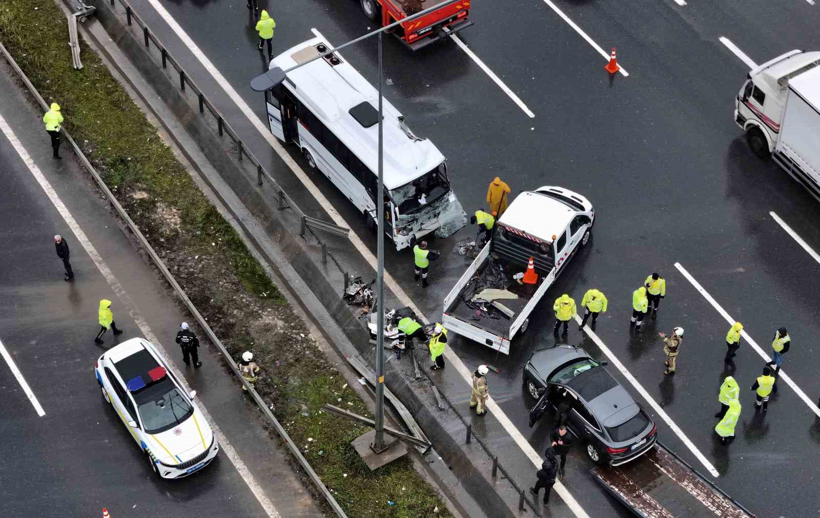 Kuzey Marmara Otoyolu’nda 1 polisin şehit olduğu kaza yeri havadan görüntülendi 6 kuzey marmara otoyolunda 1 polisin sehit oldugu kaza yeri havadan goruntulendi 2 7ChKflgd
