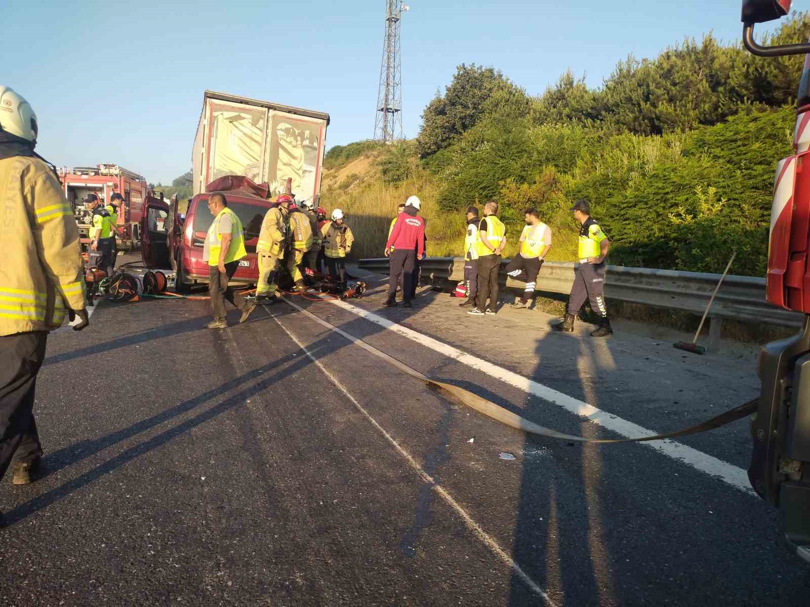 kuzey marmara otoyolunda feci kaza 1i bebek 3 kisi hayatini kaybetti 3 seMtNGLz