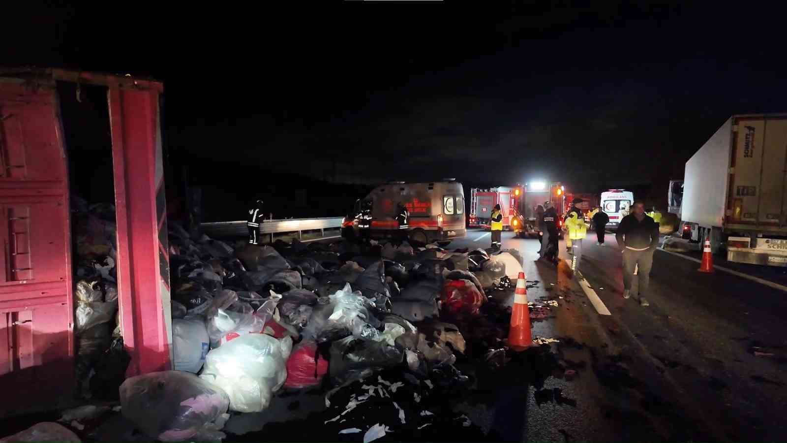 kuzey marmara otoyolunda kamyonet devrildi 2 yarali 3 gUZSBgSf