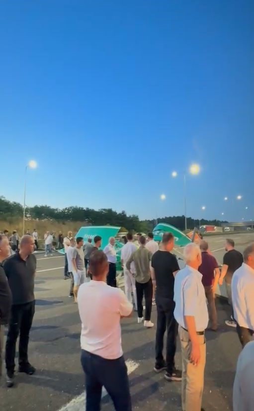 kuzey marmara otoyolunda kamyonun carptigi tabela devrildi trafik yogunlugu olustu 4 N9PIrL4c