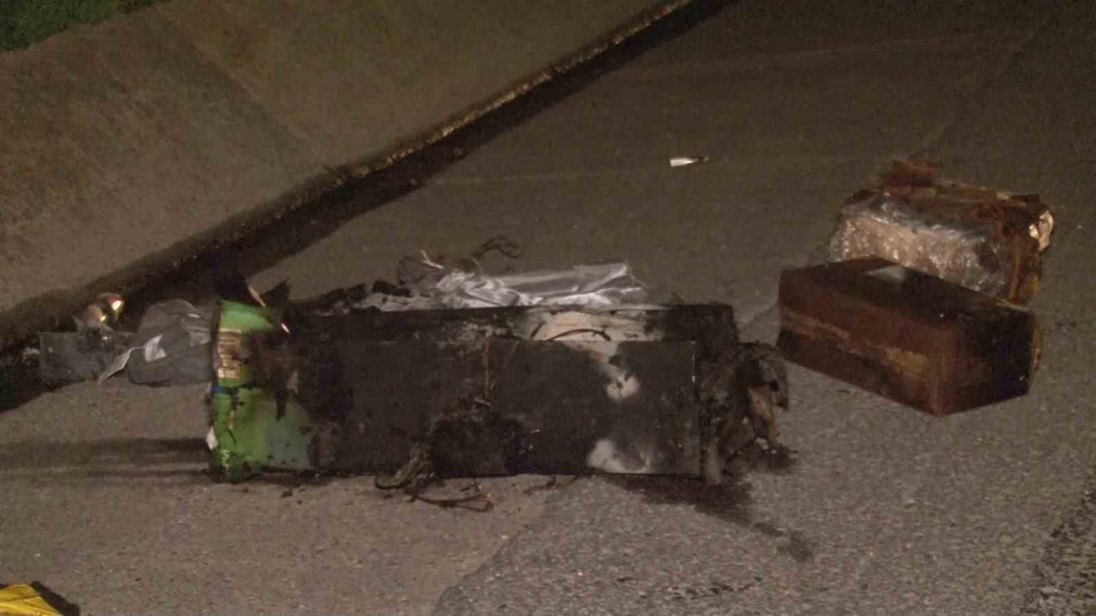 kuzey marmara otoyolunda kamyonun lastiginde baslayan yangin dorseyi kullanilamaz hale getirdi 0 FOQzWyOP