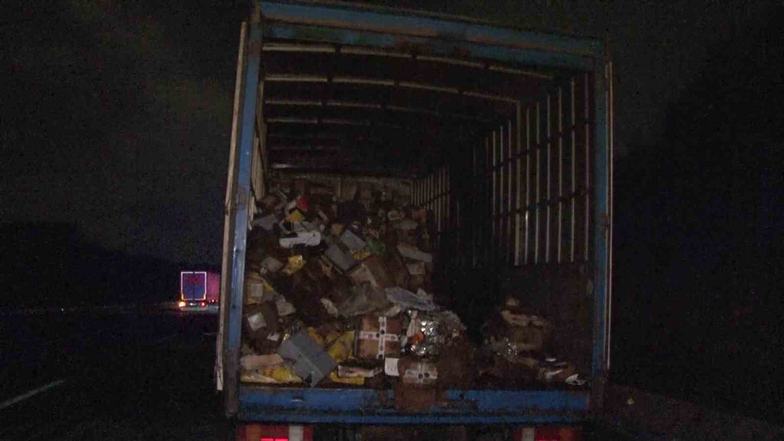 kuzey marmara otoyolunda kamyonun lastiginde baslayan yangin dorseyi kullanilamaz hale getirdi 2 uND5zGmk