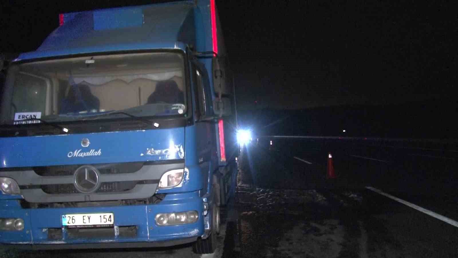 kuzey marmara otoyolunda kamyonun lastiginde baslayan yangin dorseyi kullanilamaz hale getirdi 3 41M8Ctwp
