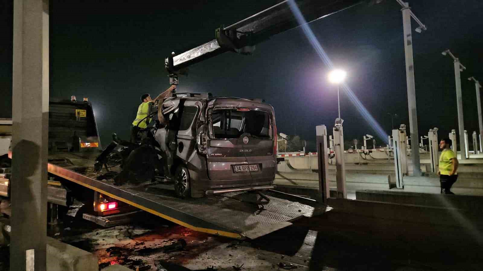kuzey marmara otoyolunda otomobil giseye girdi 1 agir yarali 2 vNHGMAZF