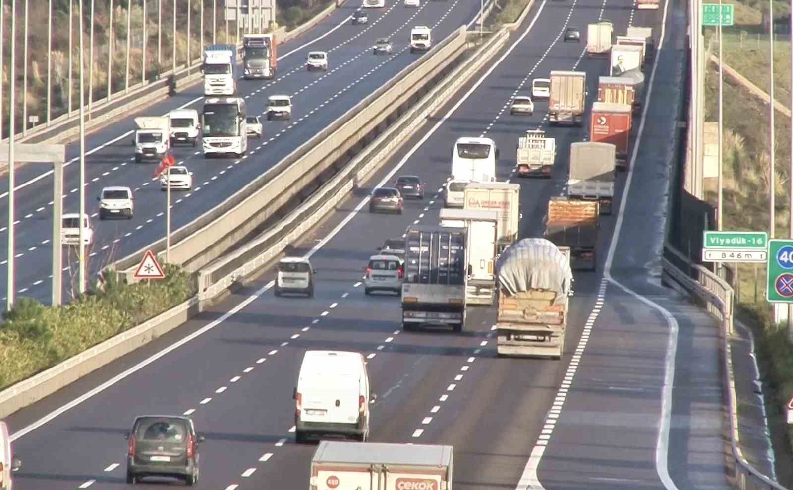 kuzey marmara otoyolunda tirlarin lodosla imtihani 2 21v7NDCt