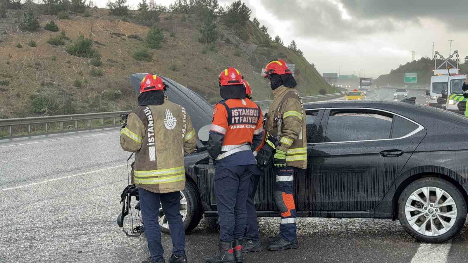 kuzey marmara otoyolunda yagis kazayi beraberinde getirdi 3 arac birbirine girdi 1 ZEPhWnVm
