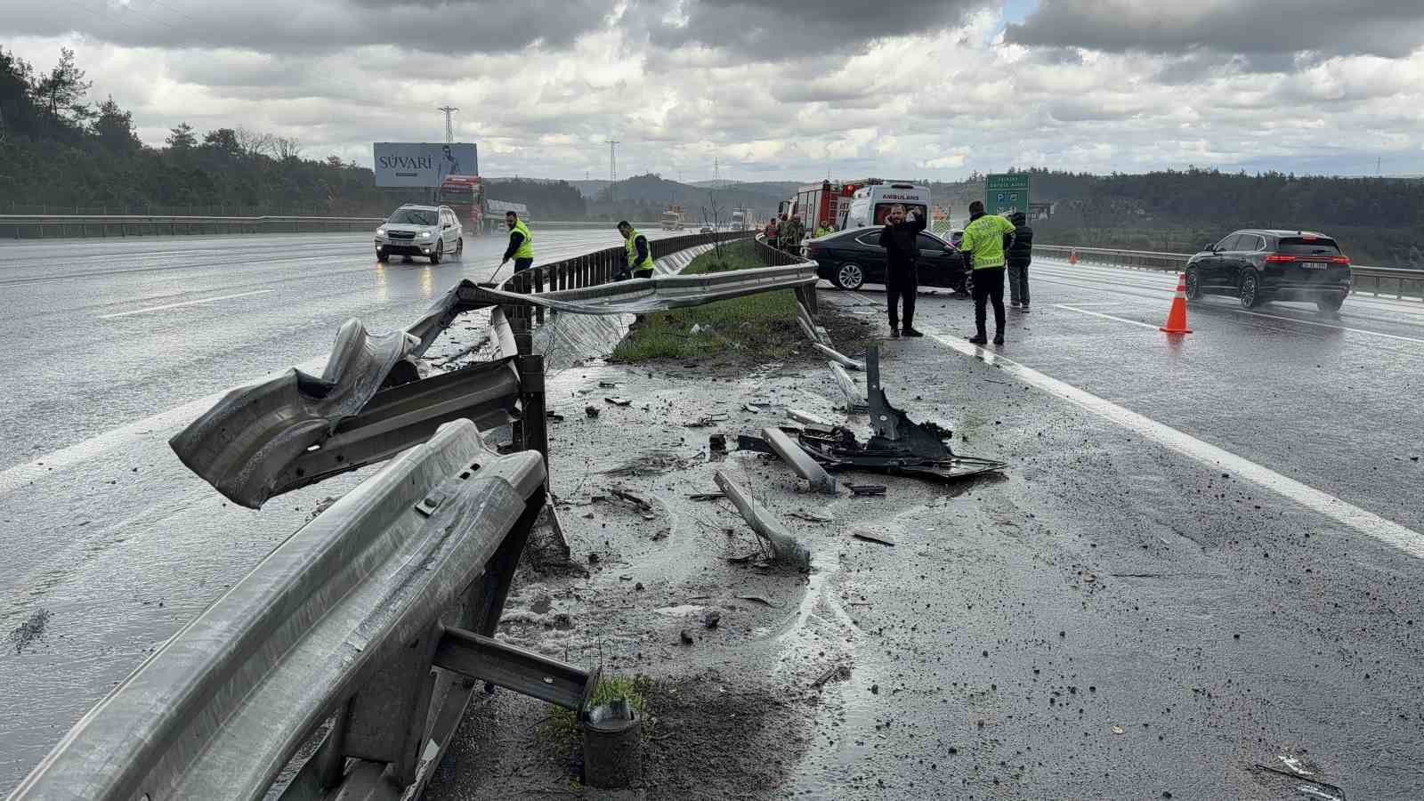 kuzey marmara otoyolunda yagis kazayi beraberinde getirdi 3 arac birbirine girdi 7 ybUPyWAi