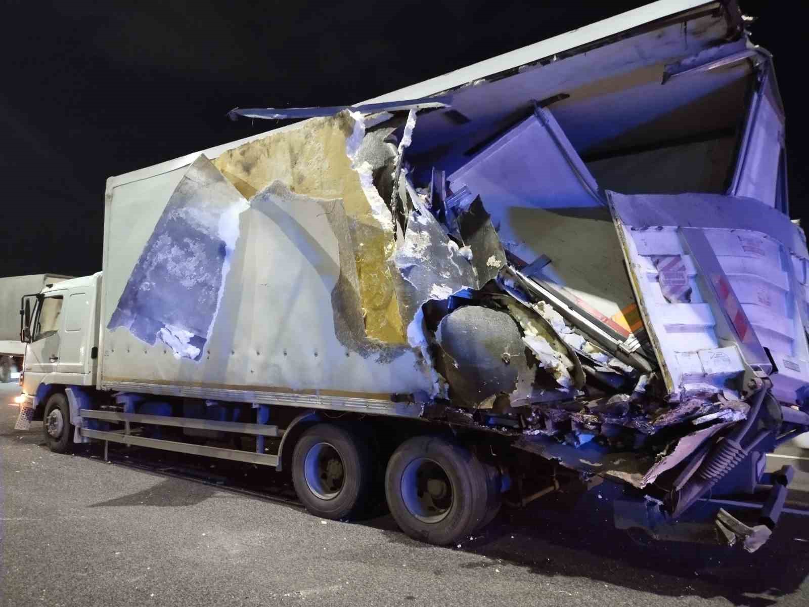 kuzey marmara otoyolunda yolcu otobusu tira carpti 10 yarali 0 jKSiWKaq