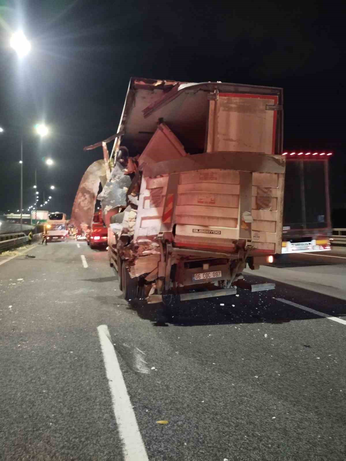 kuzey marmara otoyolunda yolcu otobusu tira carpti 10 yarali 2 PQFnMQa9