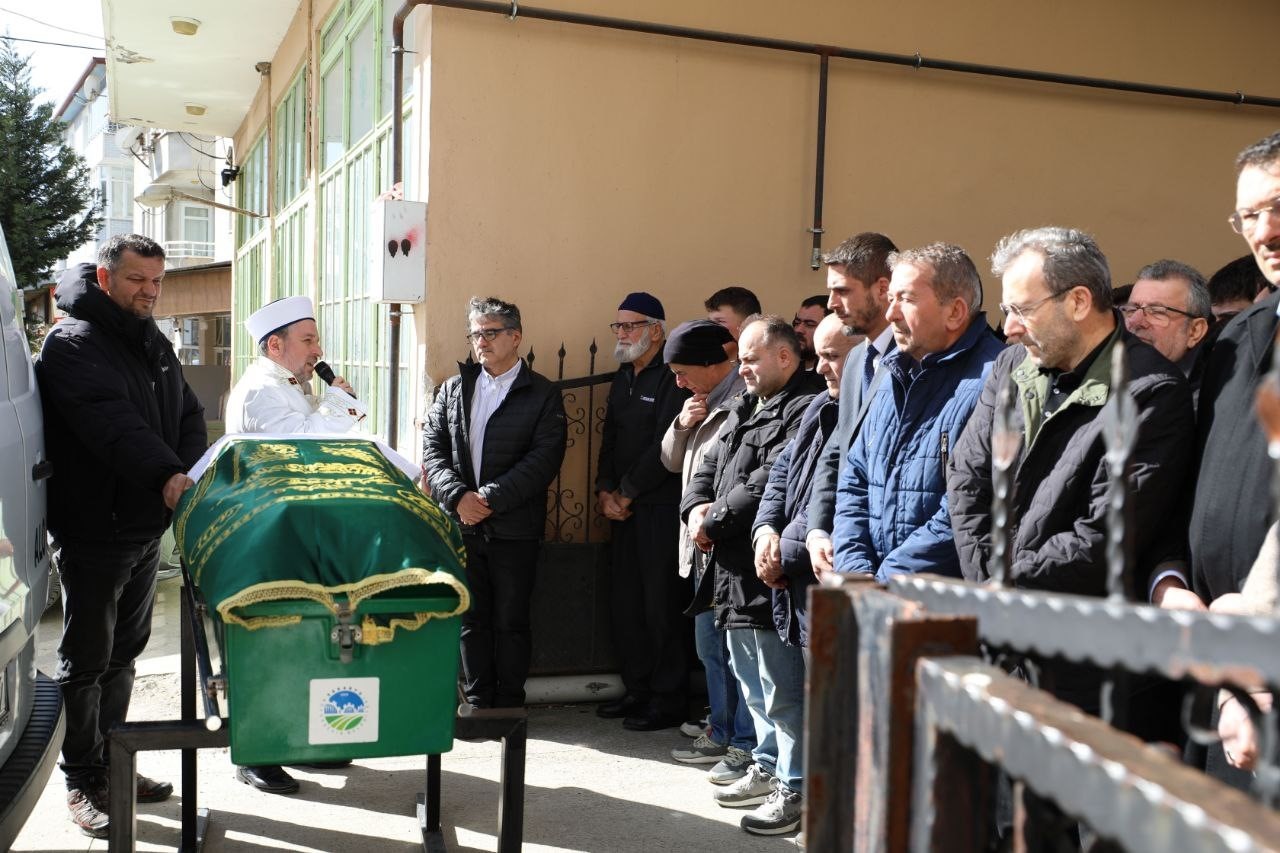 kuzey marmara otoyolundaki feci kazada olen surucu topraga verildi 0 tL34KTaC