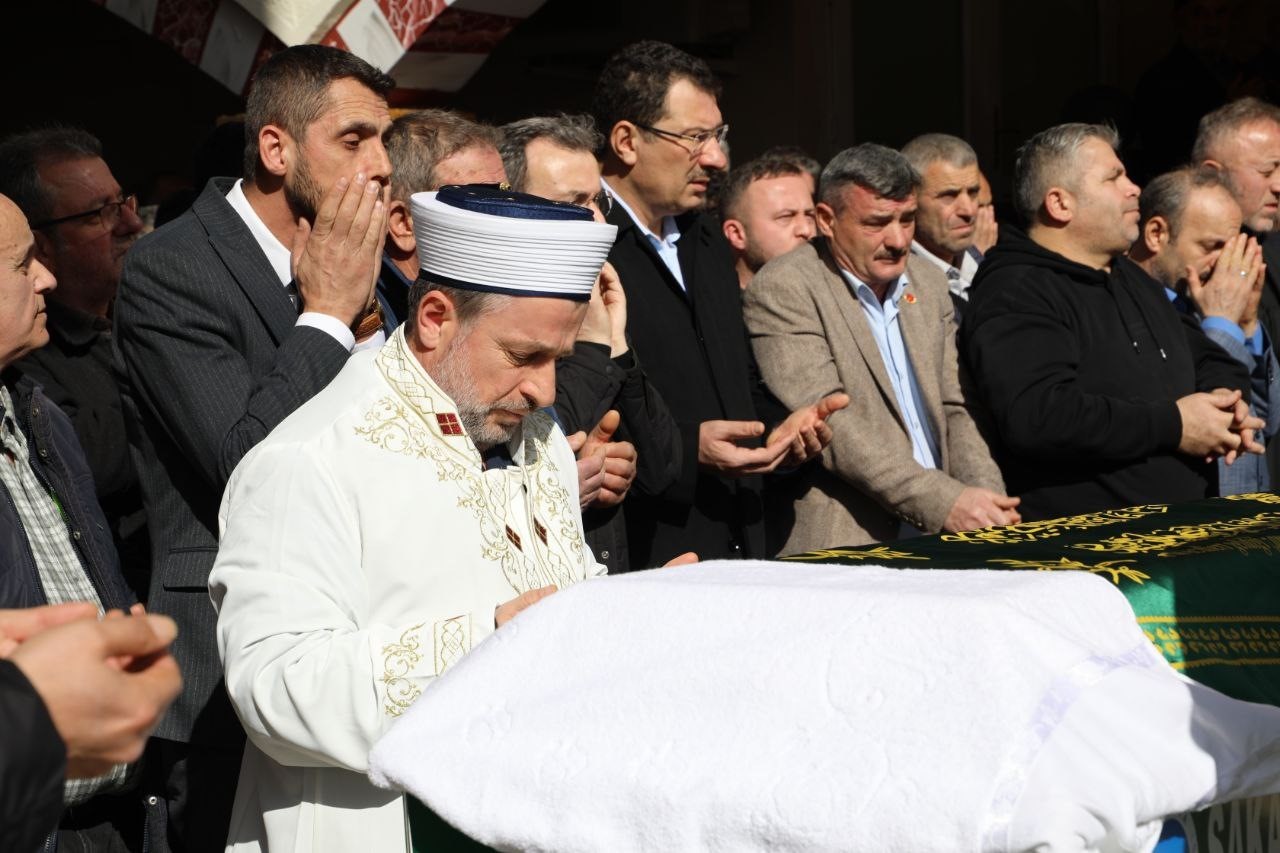 kuzey marmara otoyolundaki feci kazada olen surucu topraga verildi 1 hadGIt8r