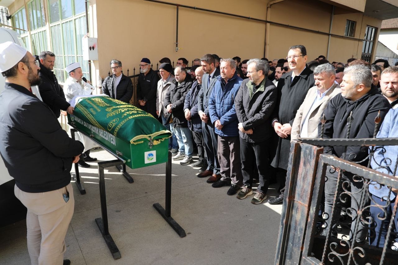 kuzey marmara otoyolundaki feci kazada olen surucu topraga verildi 2 aWFKNKL2