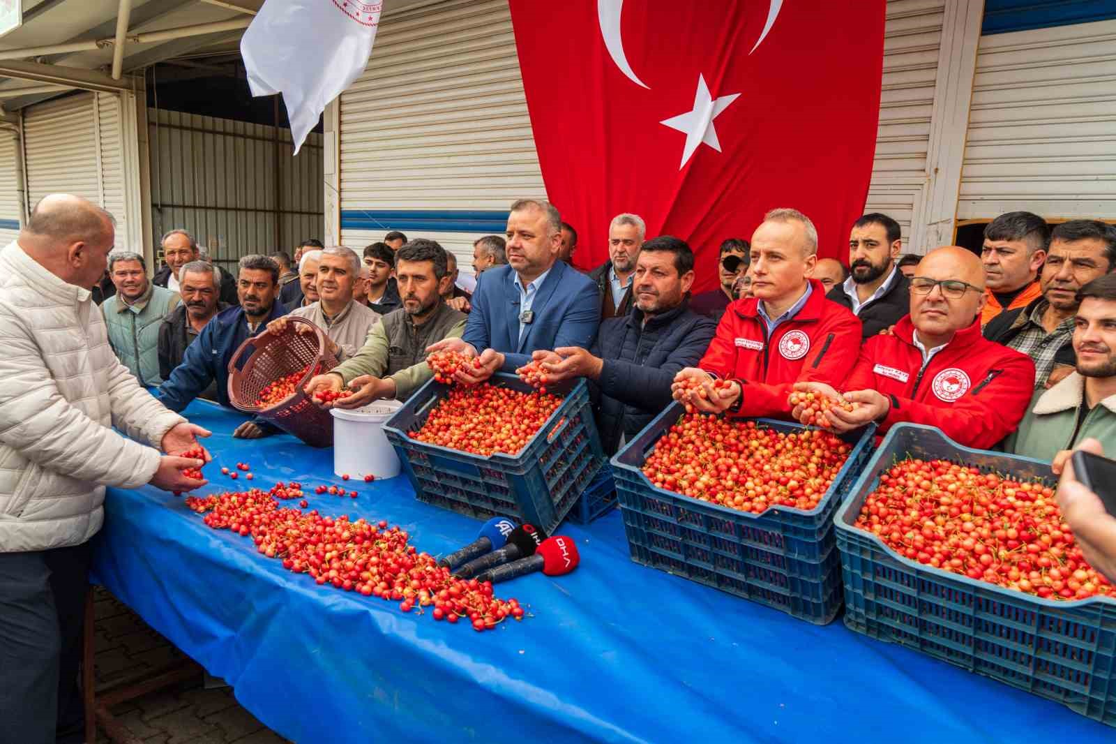 kuzey yarimkurenin ilk kirazi rekor fiyatla satildi 3 mwKwrmyK
