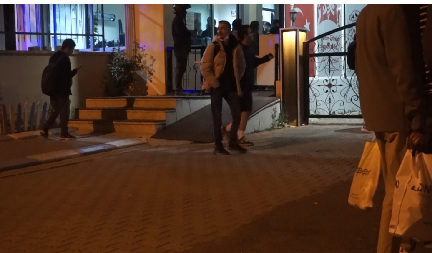 KYK yurdunda temizlik malzemeleri devrildi, kimyasal tepkime sebebiyle öğrenciler tahliye edildi 5 kyk yurdunda temizlik malzemeleri devrildi kimyasal tepkime sebebiyle ogrenciler tahliye edildi 1 25Ivta93