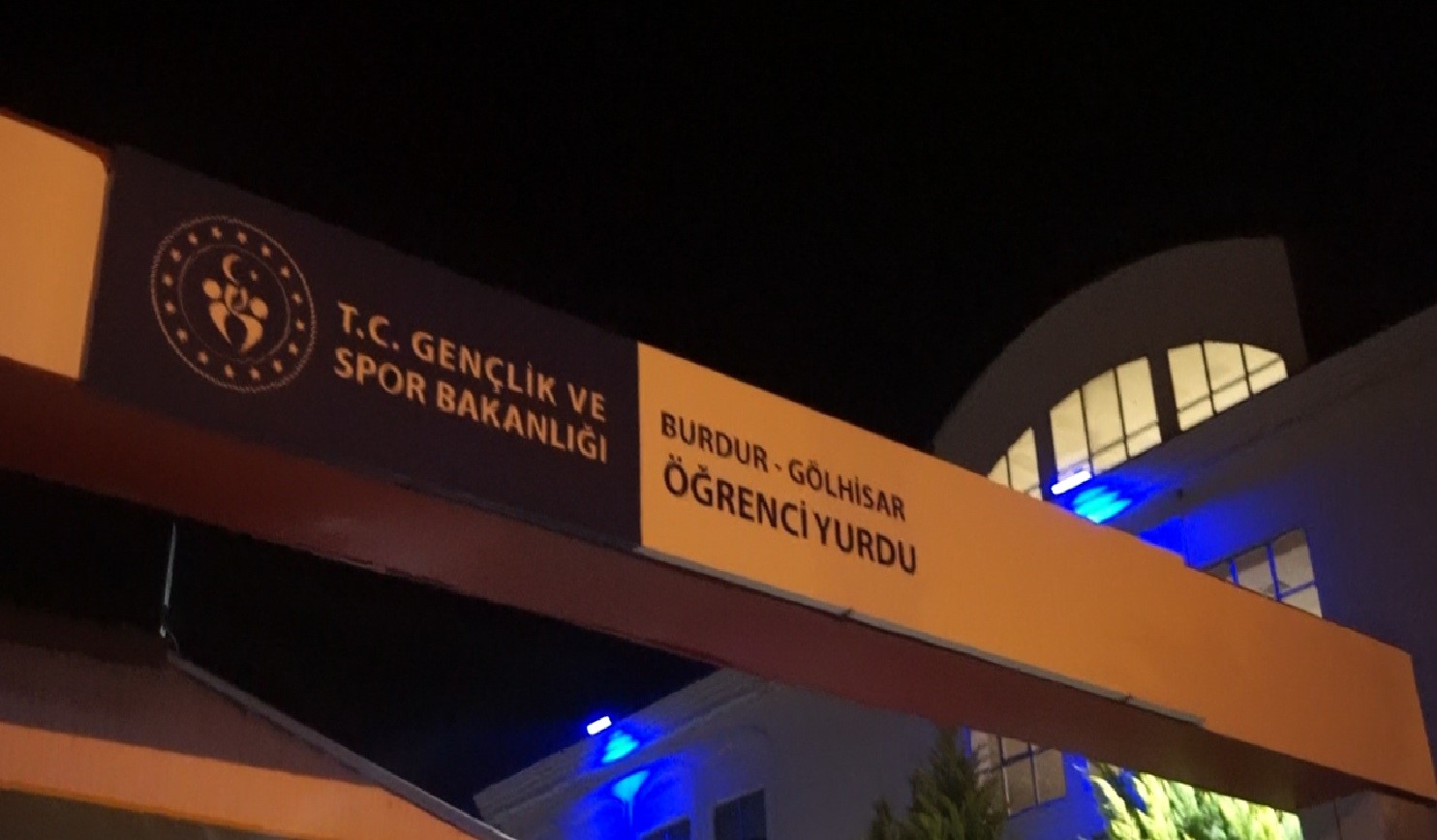 KYK yurdunda temizlik malzemeleri devrildi, kimyasal tepkime sebebiyle öğrenciler tahliye edildi 8 kyk yurdunda temizlik malzemeleri devrildi kimyasal tepkime sebebiyle ogrenciler tahliye edildi 4 hBEN6t5u
