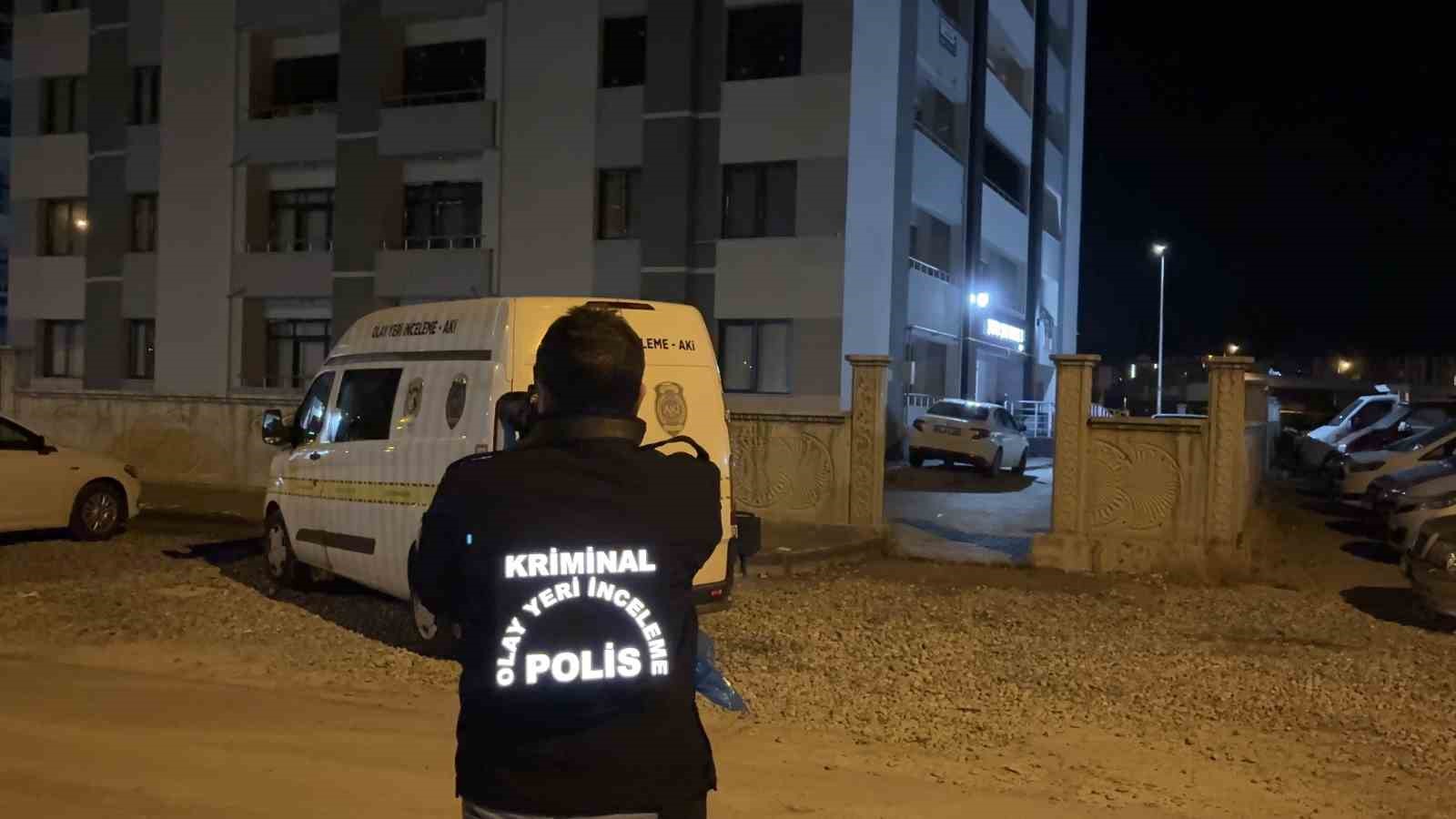 ’Laf atma’ kavgası kanlı bitti: 1 ölü, 1’i ağır 2 yaralı 4 laf atma kavgasi kanli bitti 1 olu 1i agir 2 yarali 0 5cT56jLm