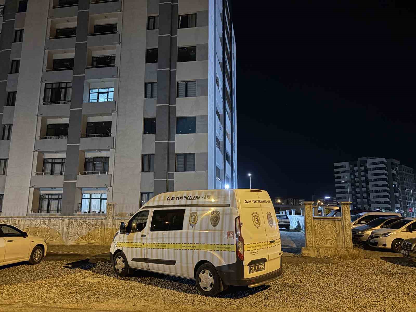 ’Laf atma’ kavgası kanlı bitti: 1 ölü, 1’i ağır 2 yaralı 9 laf atma kavgasi kanli bitti 1 olu 1i agir 2 yarali 5 h1SebIeQ