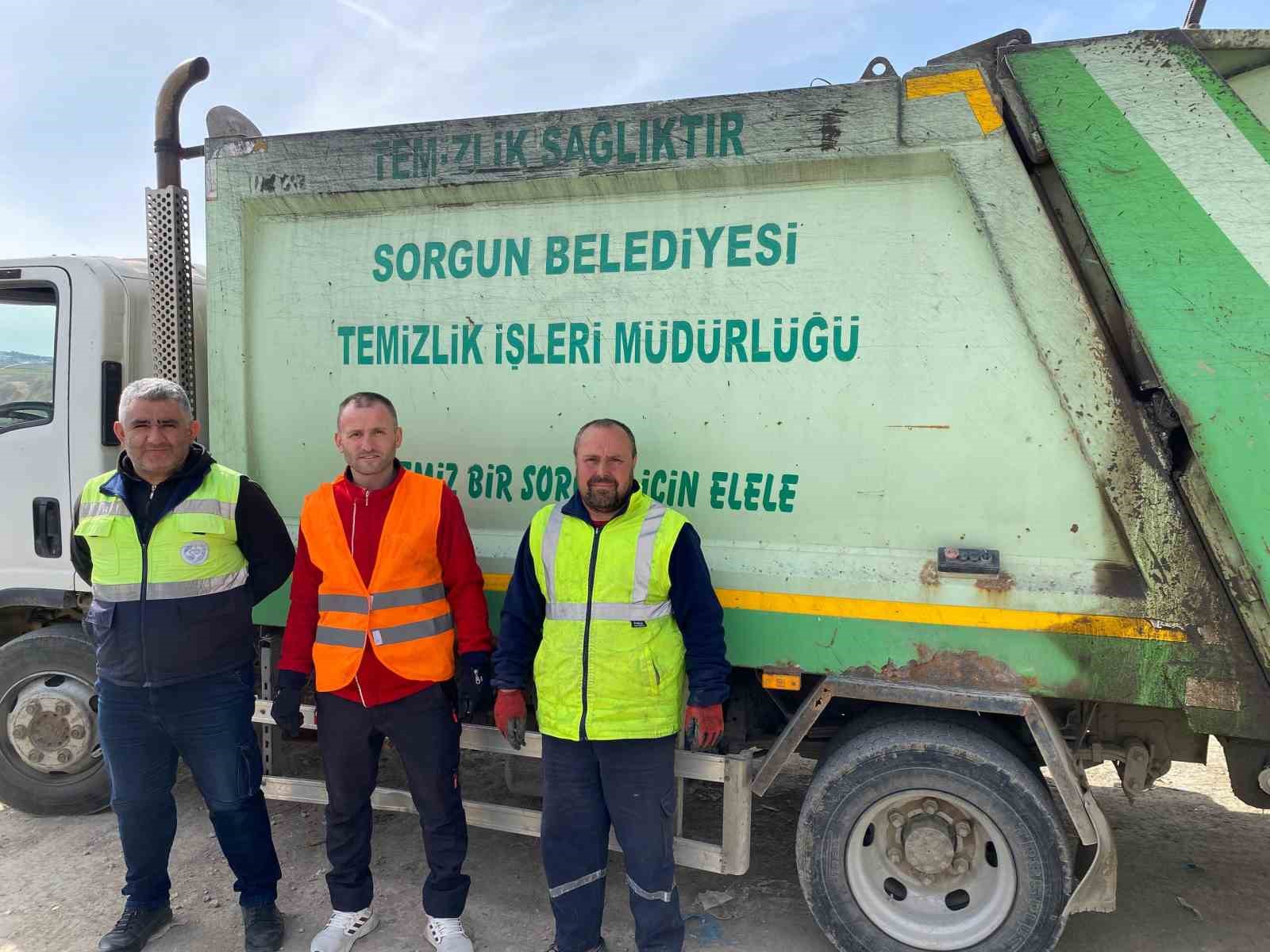 lahana posetinde sakladigi altinlari cope atildi 2 r7c4Qm36