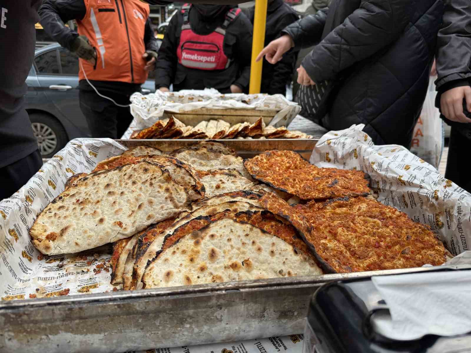 lahmacun ustasi maci kazanirsak bin lahmacun dagitacagim dedi sozunu tuttu 3 Vtt6zCbb