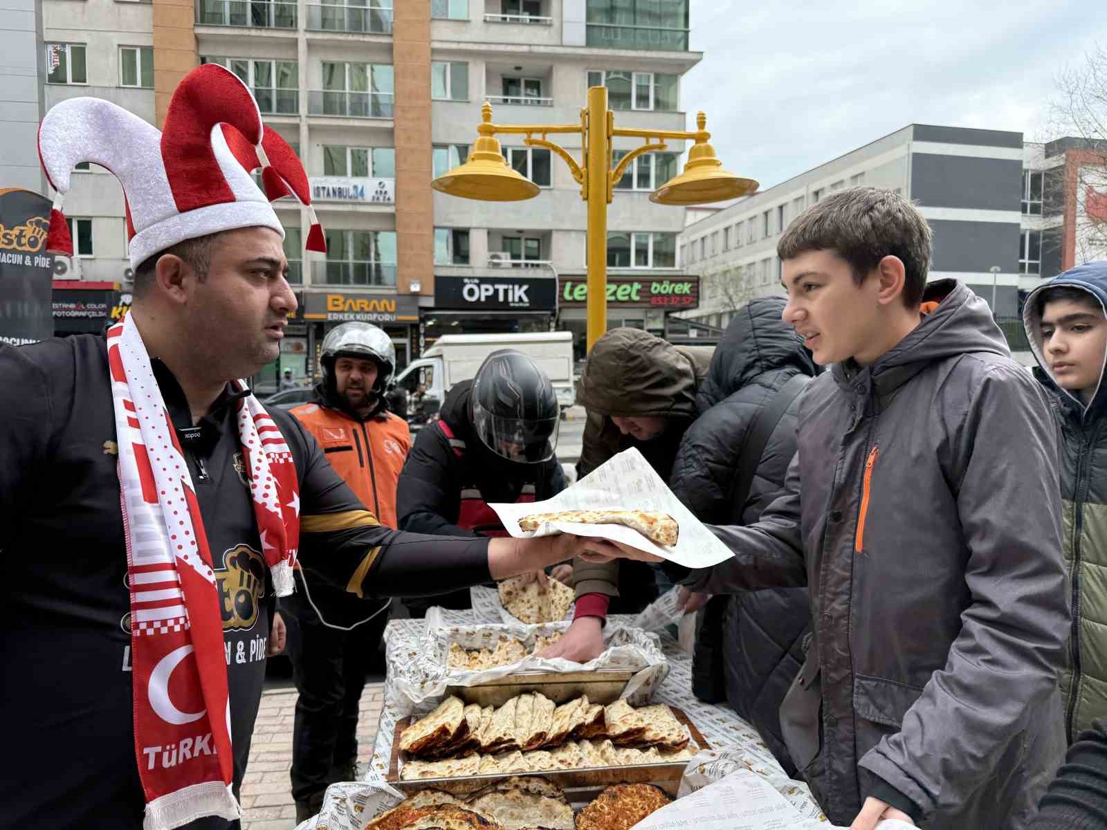 lahmacun ustasi maci kazanirsak bin lahmacun dagitacagim dedi sozunu tuttu 4 lmhvQMtO