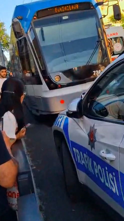 lalelide raylara dusen cocuk tramvayin altinda kalarak oldu 0