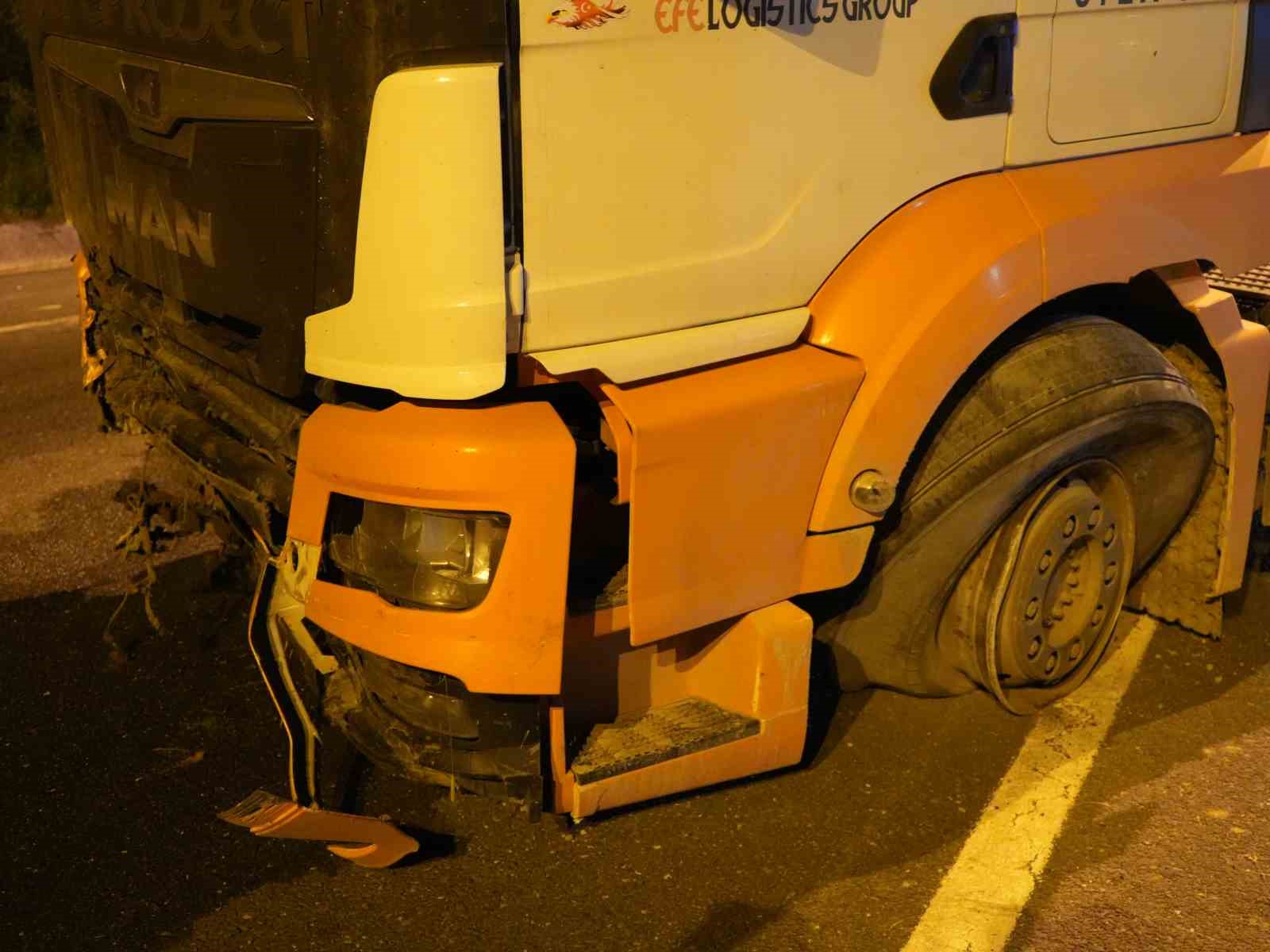 lastigi patlayan tir once su kanalina sonra refuje carpti 1 yarali 2 TLqVPFdr