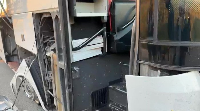 lastigi patlayan yolcu otobusunde can pazari muavin kopan kapidan asagi uctu 1 SMewGdtt
