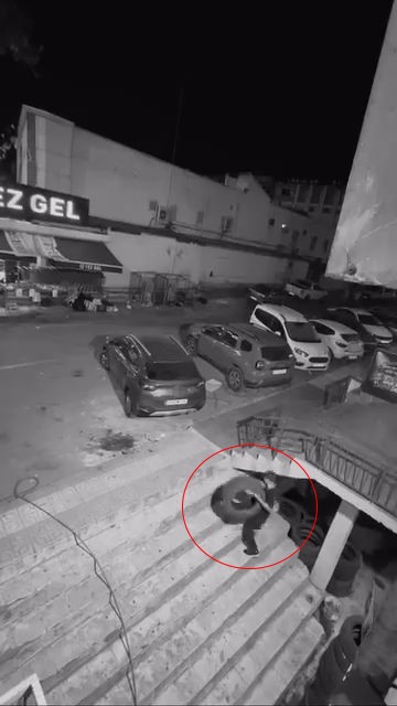 Lastik ve kriko hırsızlığı kameraya yansıdı 5 lastik ve kriko hirsizligi kameraya yansidi 1 zMQssrUt