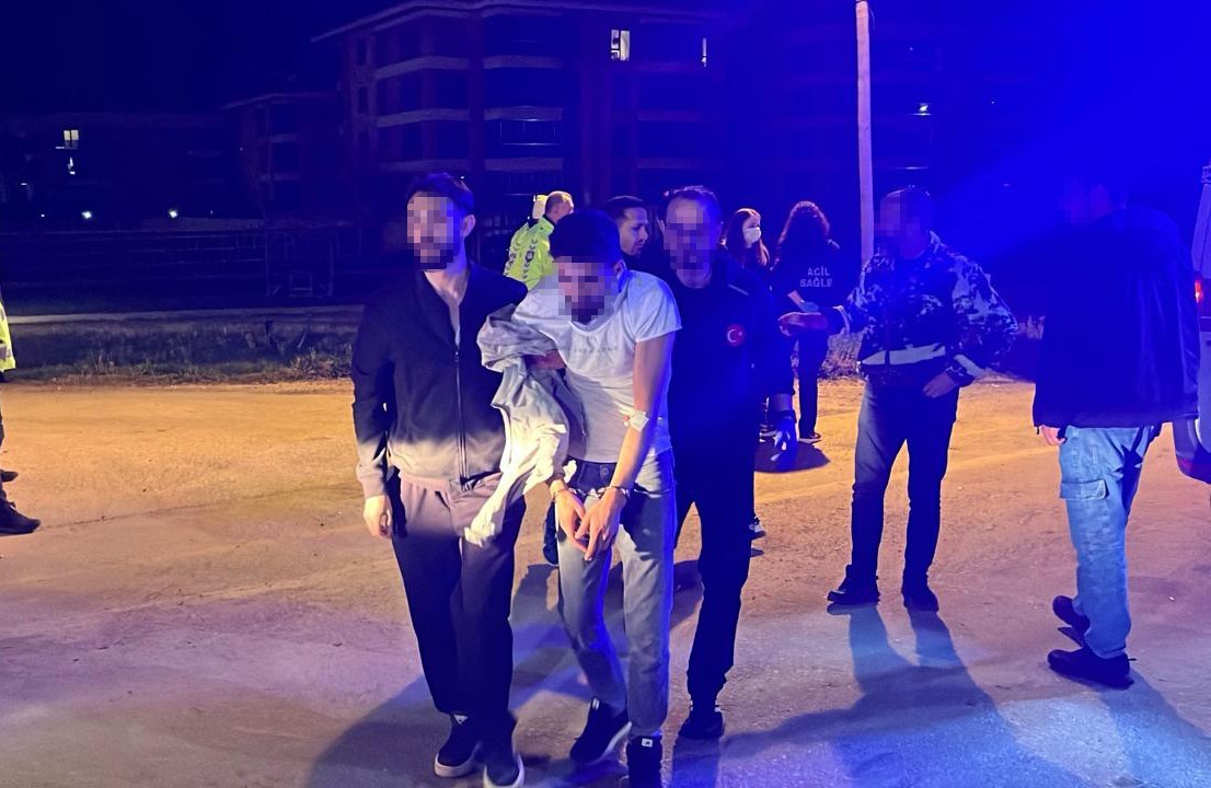 lastikleri patlatilarak durdurulan aractan uyusturucu cikti 1 wdTTeQvb