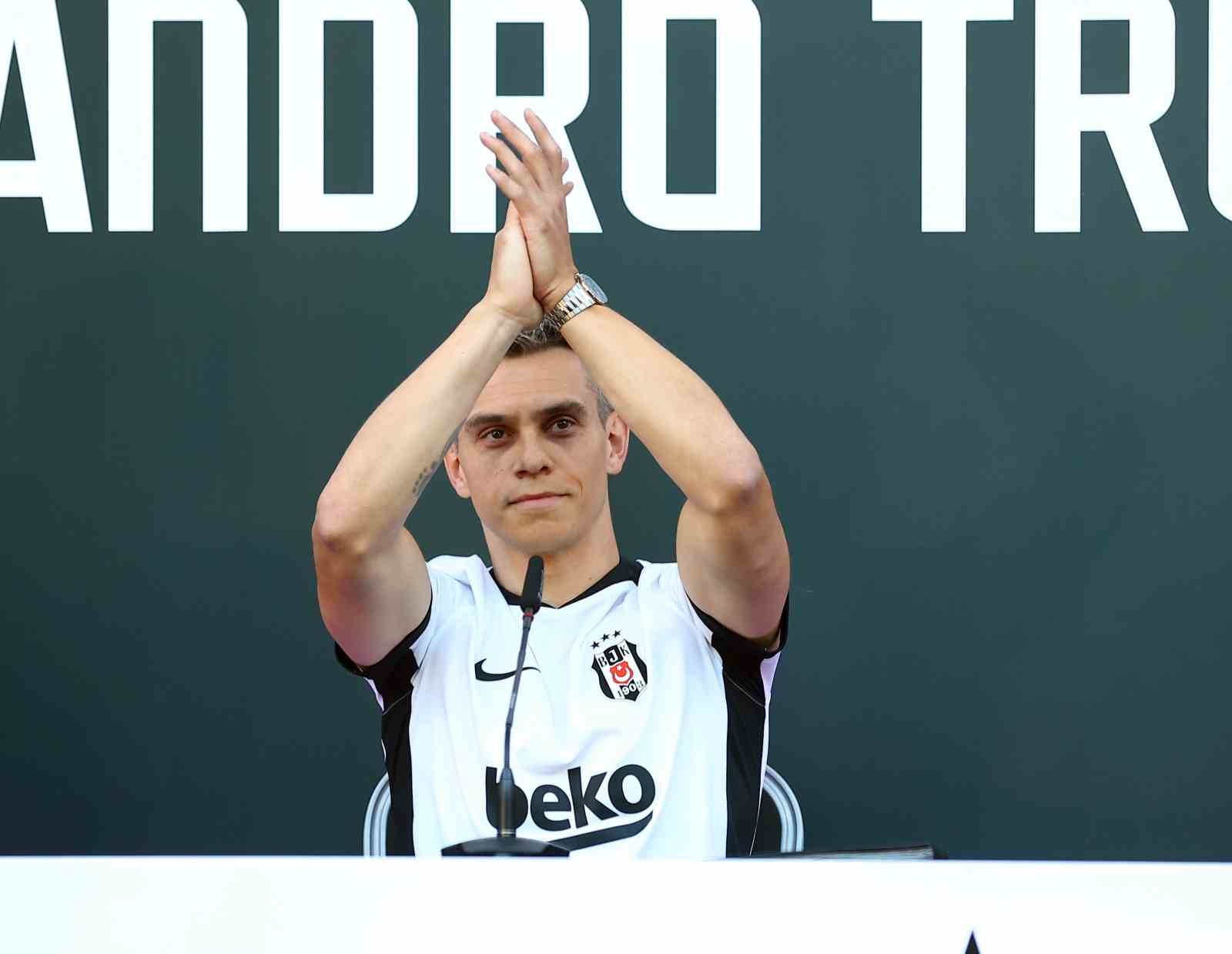 Leandro Trossard, 20 bin taraftarın önünde imzayı attı 18 leandro trossard 20 bin taraftarin onunde imzayi atti 14