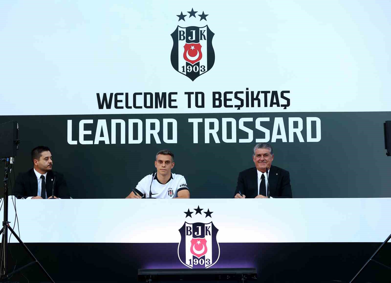 Leandro Trossard, 20 bin taraftarın önünde imzayı attı 19 leandro trossard 20 bin taraftarin onunde imzayi atti 15 5j1Ggm3h