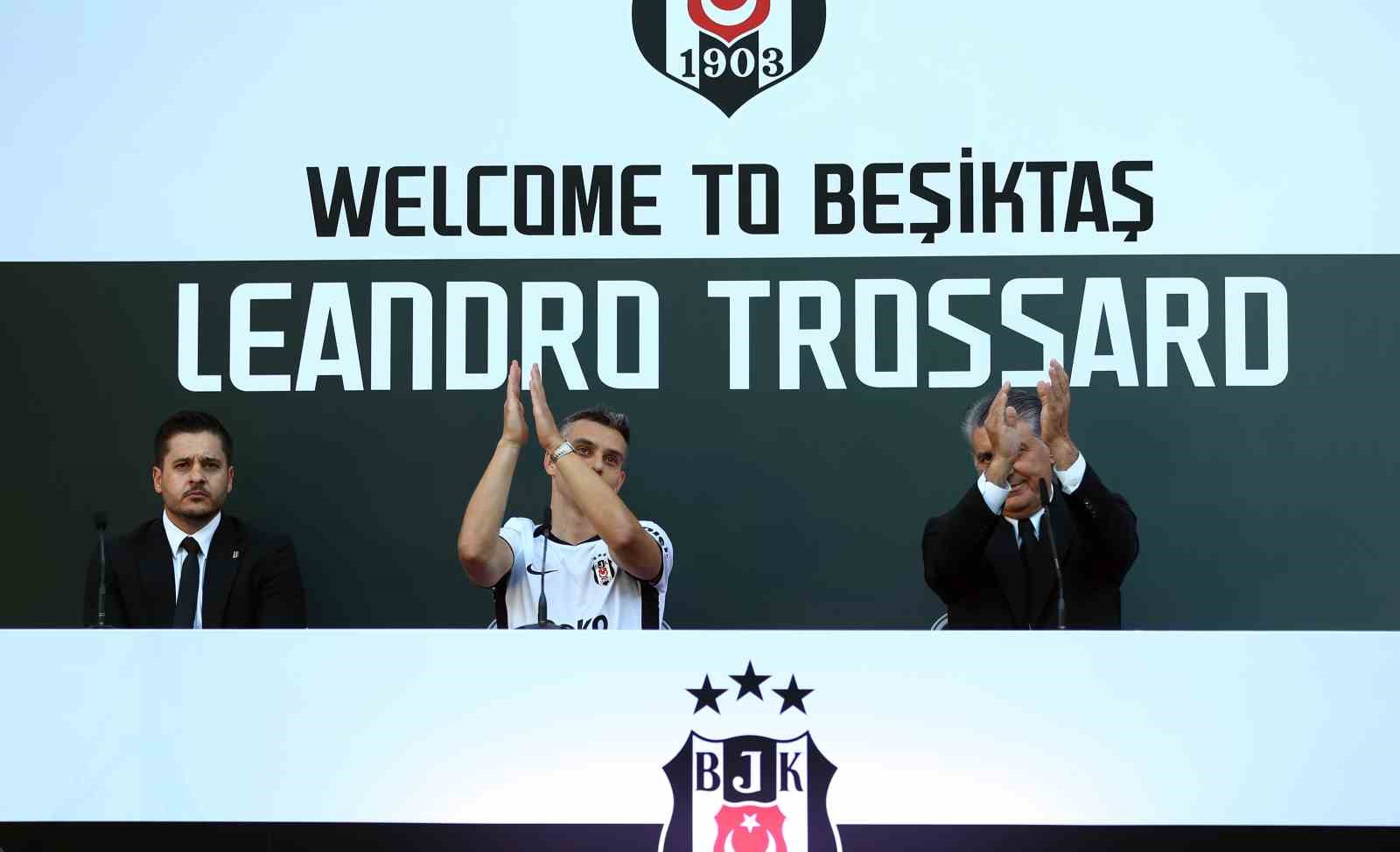 Leandro Trossard, 20 bin taraftarın önünde imzayı attı 22 leandro trossard 20 bin taraftarin onunde imzayi atti 18 mr7kTgOf