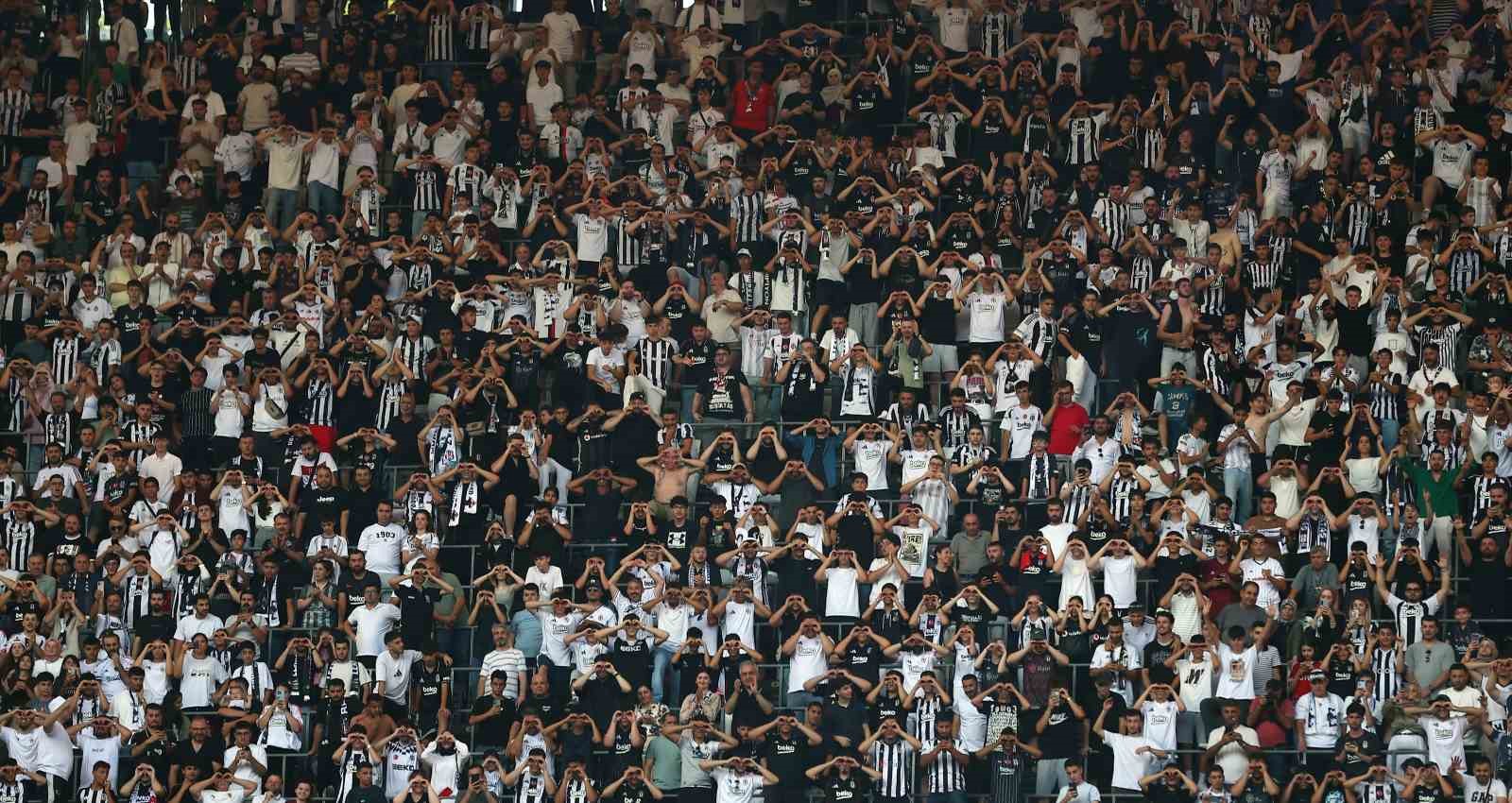Leandro Trossard, 20 bin taraftarın önünde imzayı attı 9 leandro trossard 20 bin taraftarin onunde imzayi atti 5 7EKNYYJX