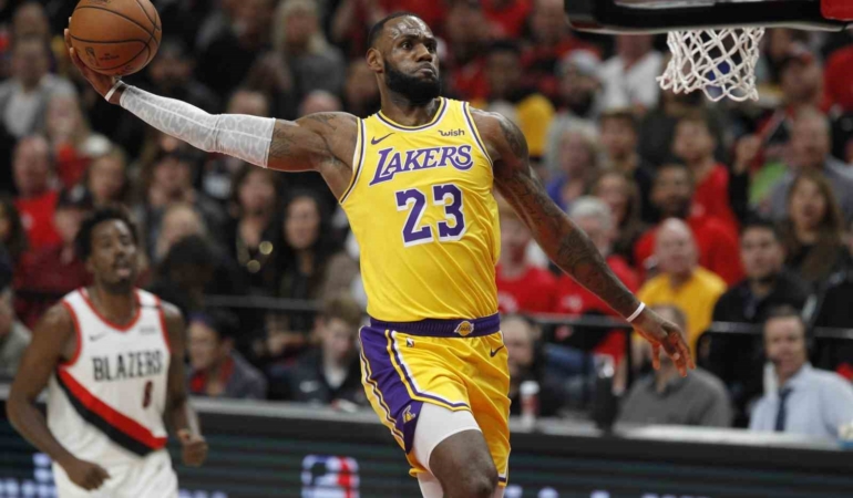 lebron-james-nbade-4-farkli-takimda-forma-giyecek-lCjmWVi4.jpg