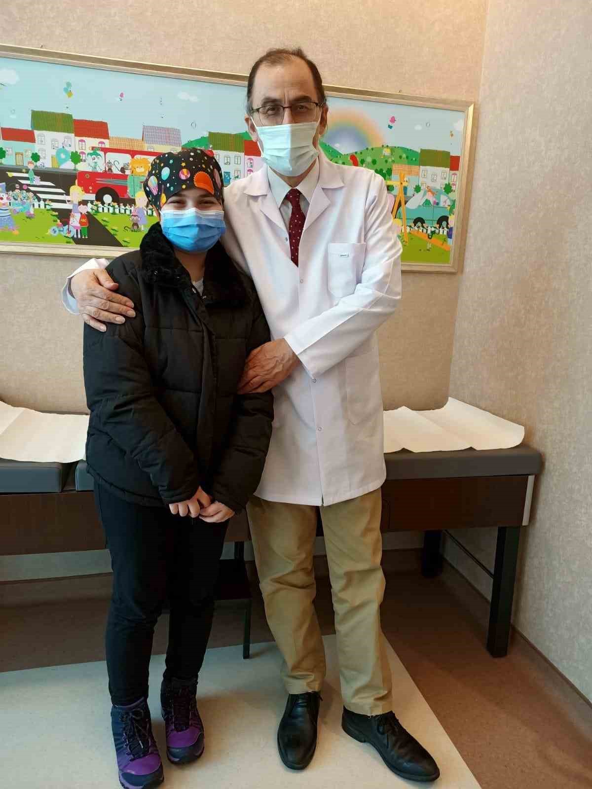 lenf kanserini yendi doktorundan ilham alip tip fakultesini kazandi yillar sonra yine ayni karede DAABfgyu