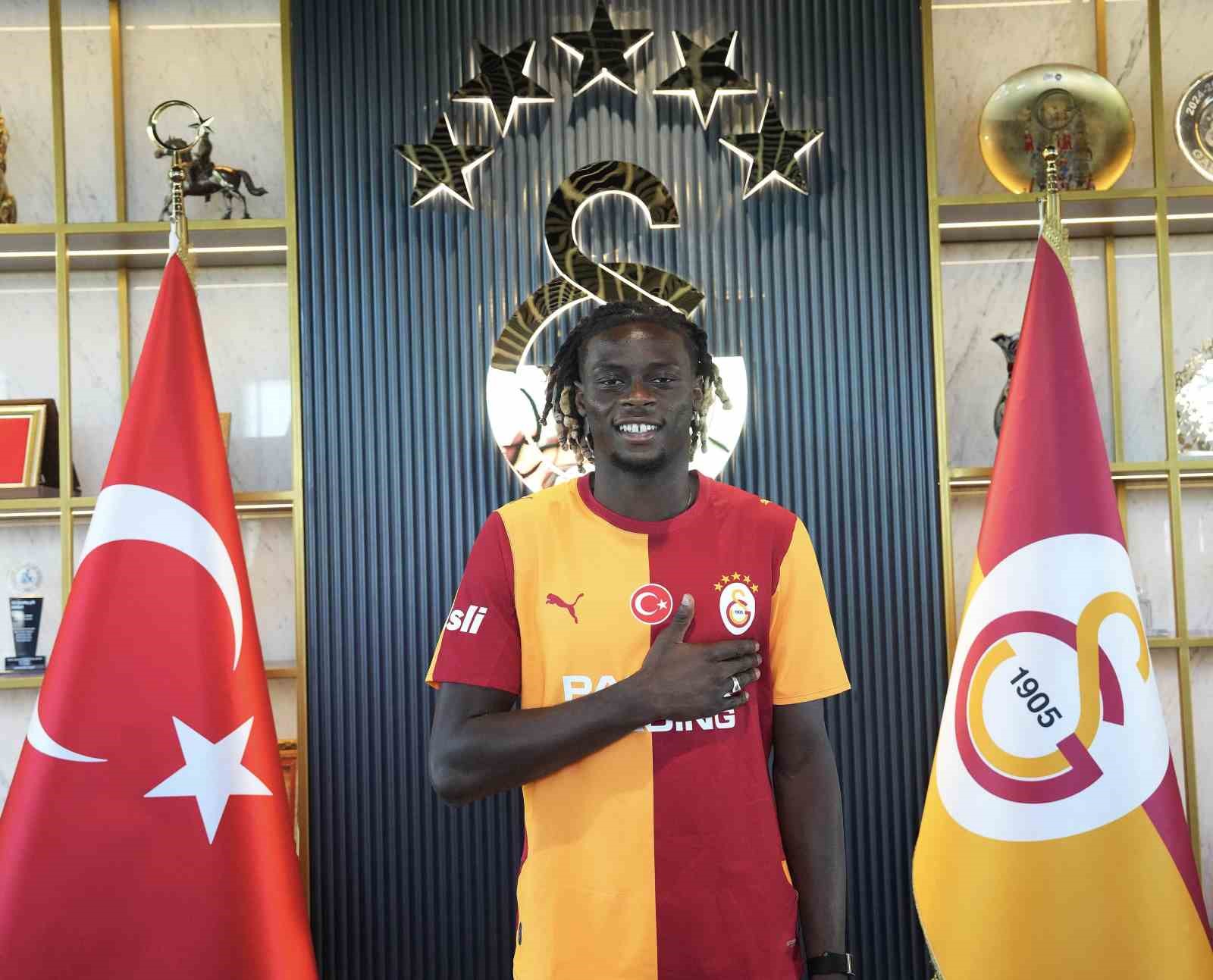 lesley ugochukwu galatasarayin 11 fransiz futbolcusu oldu 0