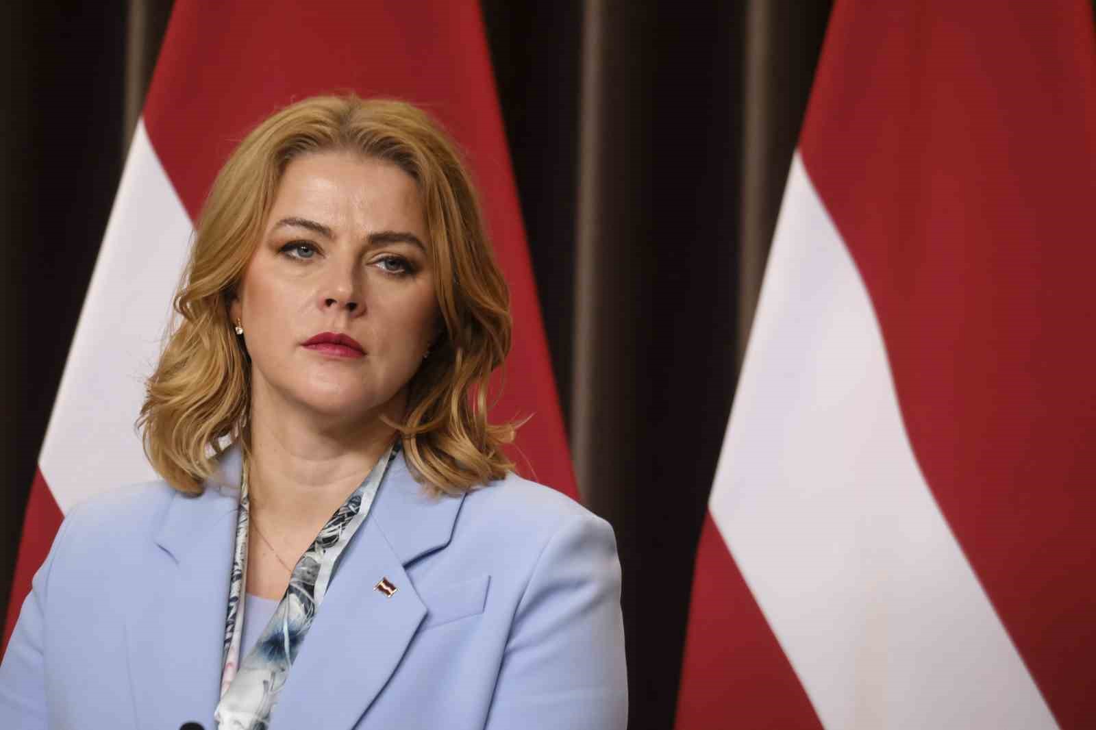 letonya basbakani silina istifa etti 0 Kdarbr4p