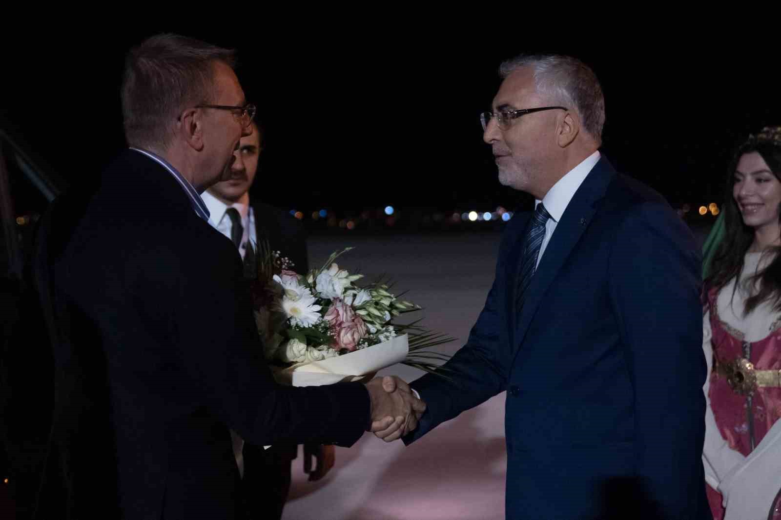 letonya cumhurbaskani rink vi s ankaraya geldi 1 zMA3dWdu