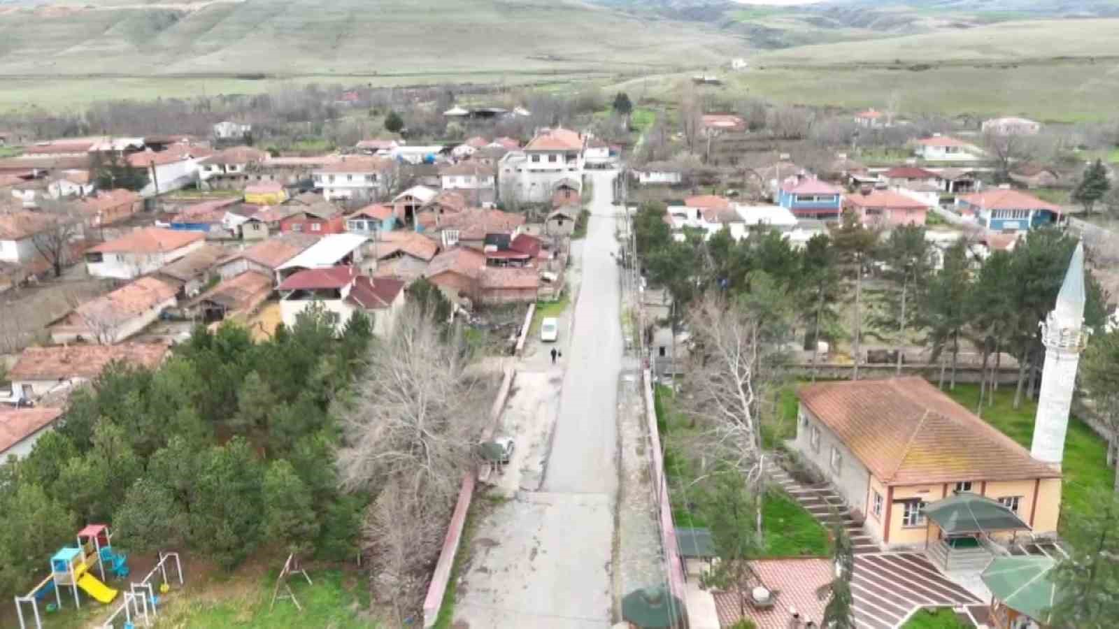 Leyleklere ‘Saygılı’ köy: Bütün elektrik direkleri yuva oldu, leylekler için tedbir alındı 10 leyleklere saygili koy butun elektrik direkleri yuva oldu leylekler icin tedbir alindi 6