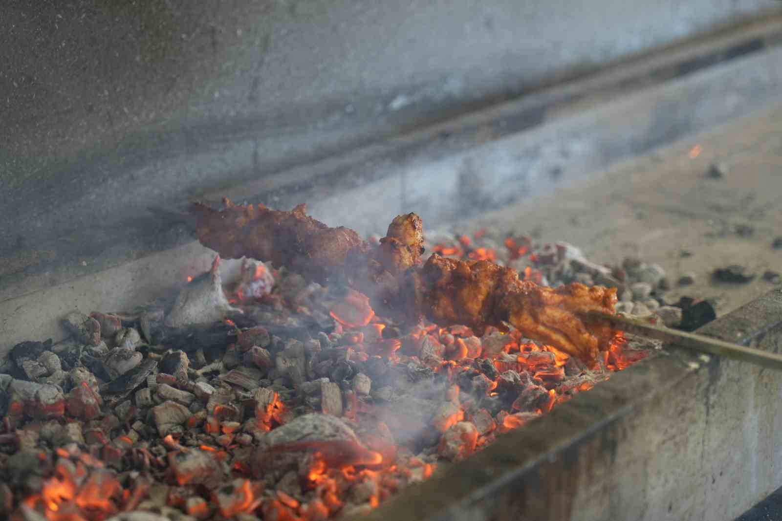 LGS çıkışı verdiği röportajla gündem olmuştu: Yıllar sonra kebap ustası olarak ortaya çıktı 7 lgs cikisi verdigi roportajla gundem olmustu yillar sonra kebap ustasi olarak ortaya cikti 3